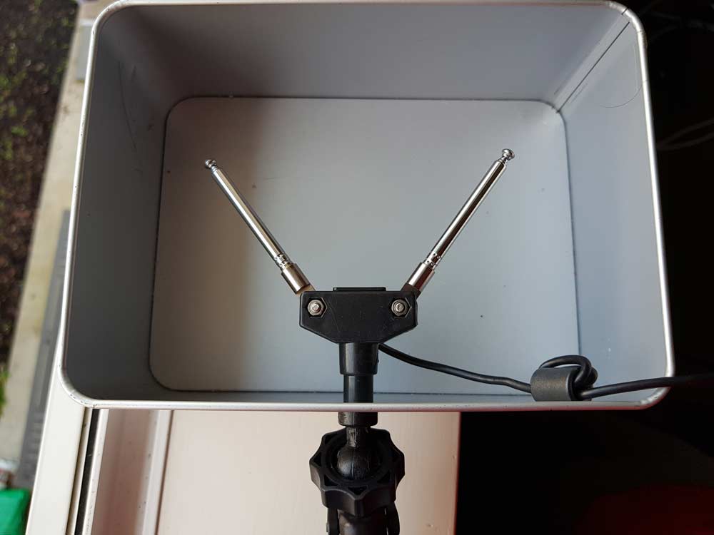 Antena dipolo en V para banda L con reflector